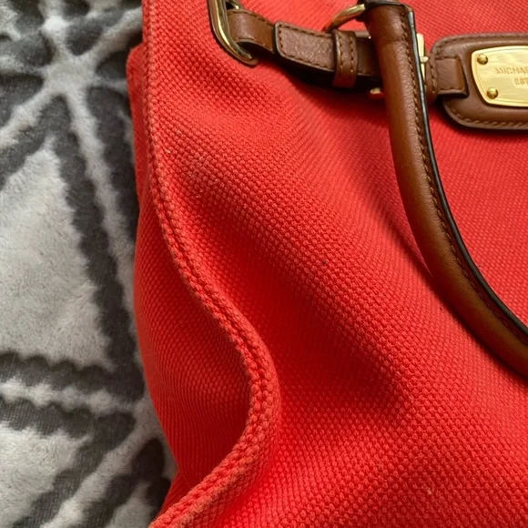 MICHAEL KORS STYLISH DESIGNER BAG PURSE LIKE NEW IN EXCELLENT CONDITION